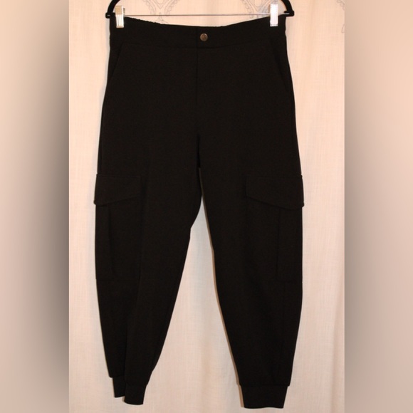 Zara Pants - ZARA Black Dressy Cargo Jogger Ankle Pant. Cargo Pockets on both legs. Medium